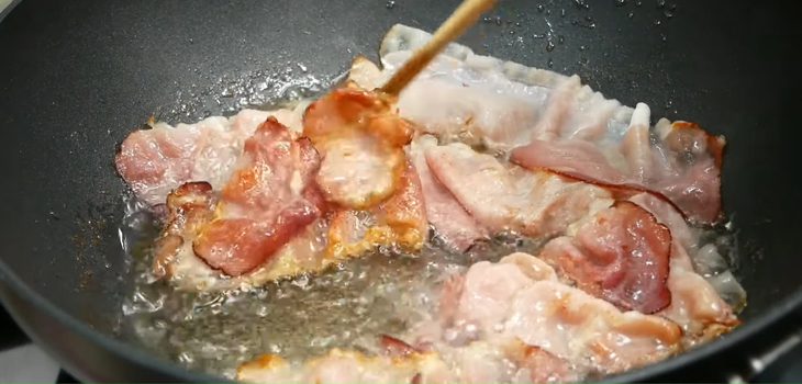 Step 5 Fry the meat Fried chicken rice
