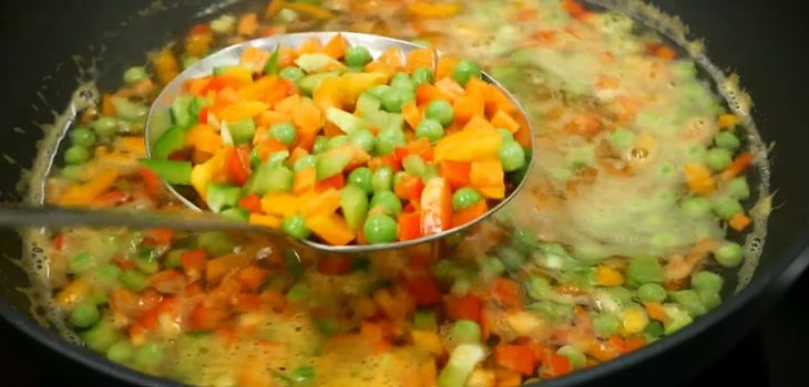 Step 3 Blanch the vegetables Shredded chicken fried rice
