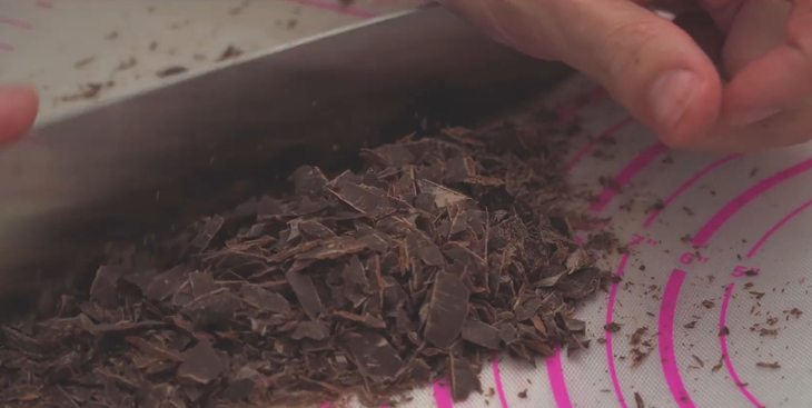 Step 1 Chop the chocolate for chocolate panna cotta
