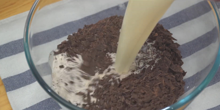 Step 3 Mix the chocolate panna cotta mixture