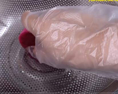 Step 1 Prepare and extract dragon fruit Dragon Fruit Noodles