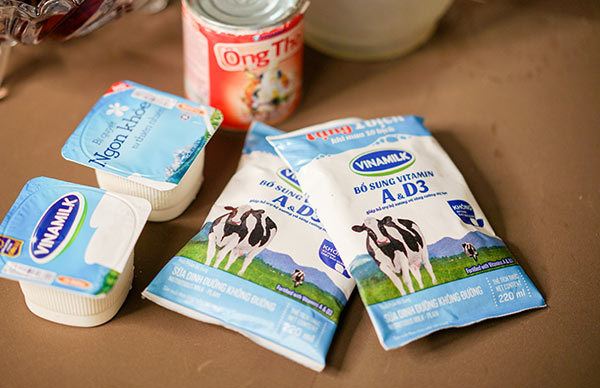 Ingredients for inverted yogurt dish