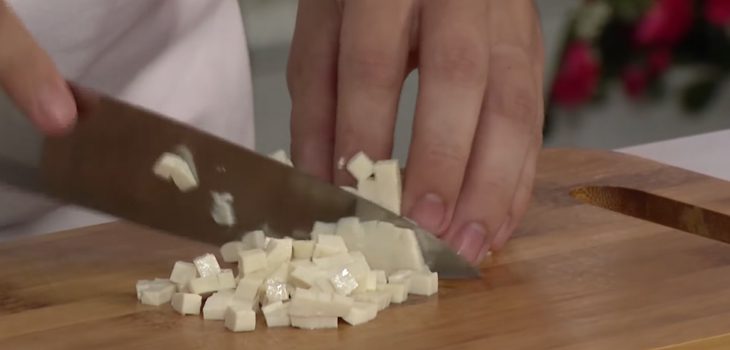 Step 1 Prepare ingredients Fried eggs with crab meat and tofu