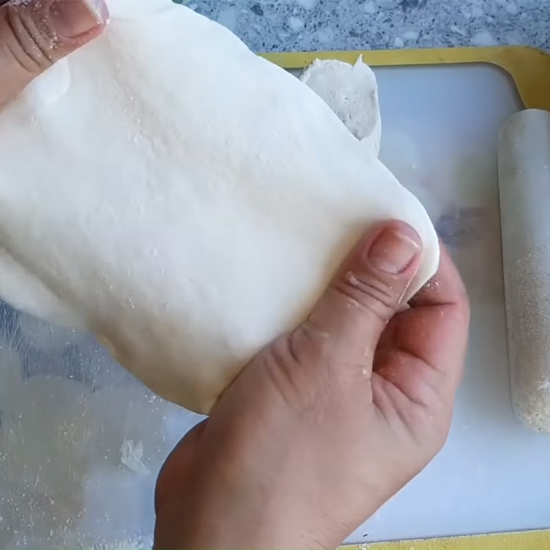 Step 3 Rolling the dough and wrapping the dumpling filling Fried vegetarian dumpling