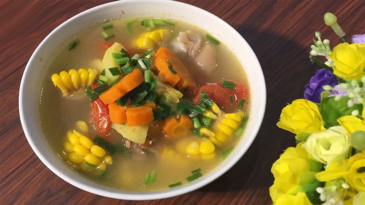 Sweet corn soup with bones