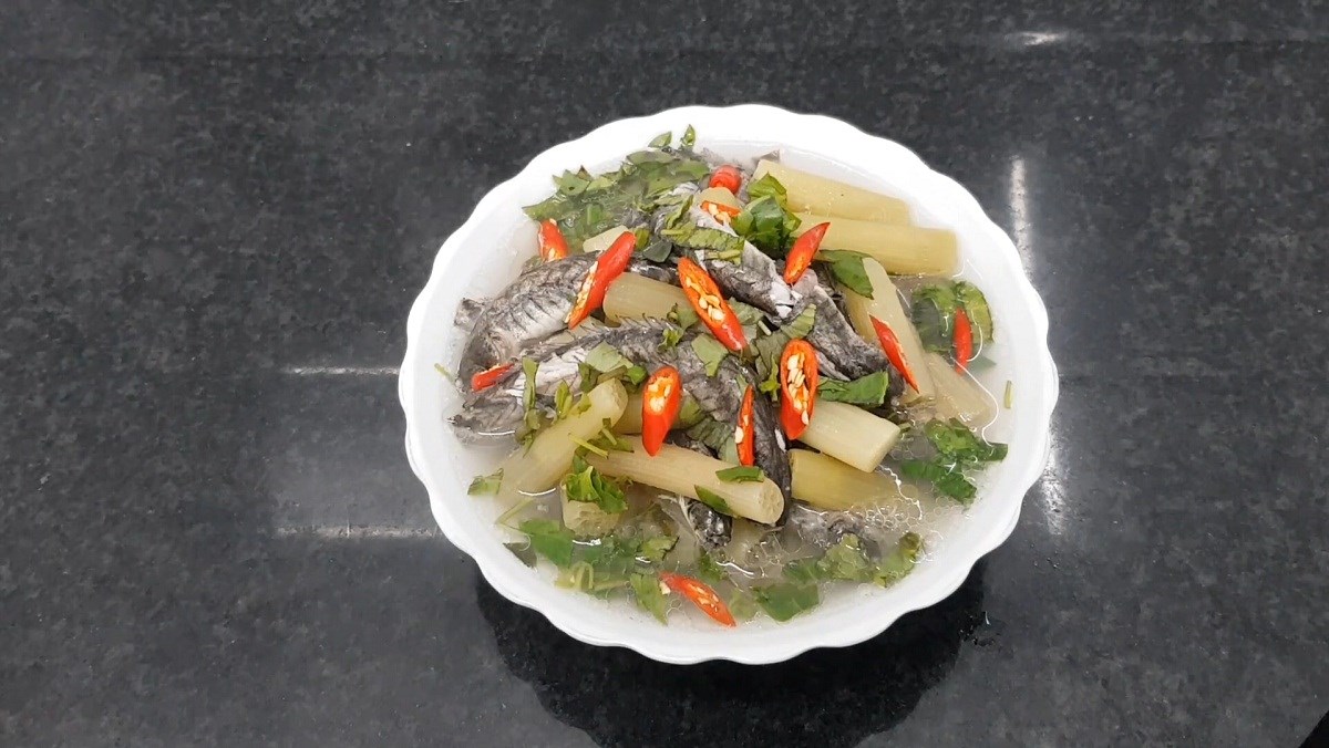 3 Simple Ways to Cook Deliciously Flavorful Sour Fish Soup 12 Sour soup with mudfish and water lily