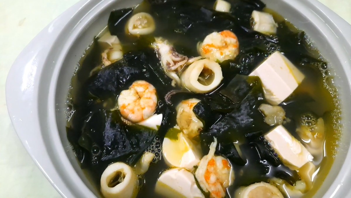 Seaweed soup with shrimp and squid