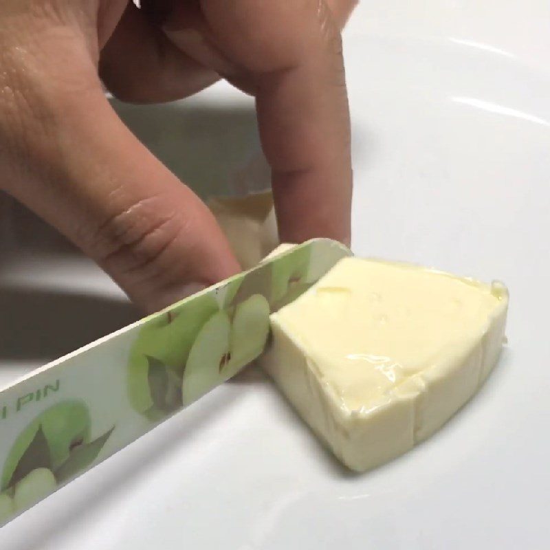 Step 3 Dice the cheese for bubble tea