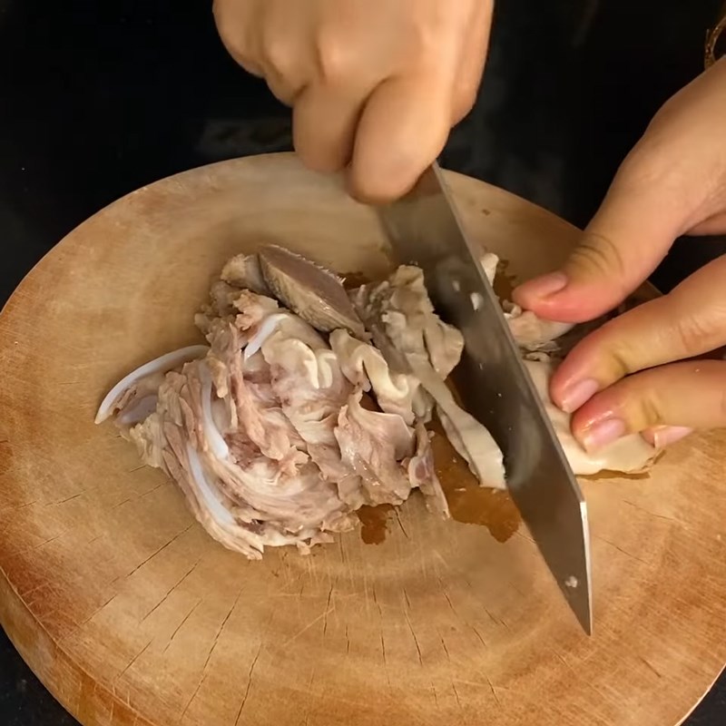 Step 5 Cut the Pork Intestines Noodle with Satay