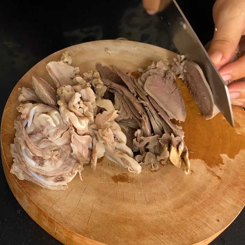 Step 5 Cut the Pork Intestines Noodle with Satay