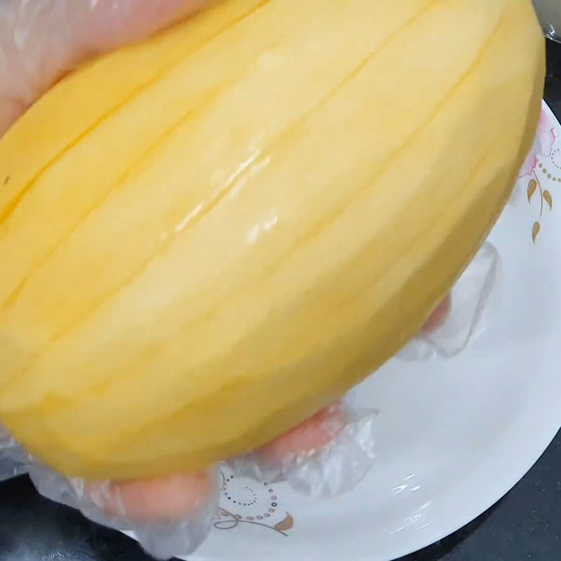 Step 2 Cutting the mango for Mango with Yogurt