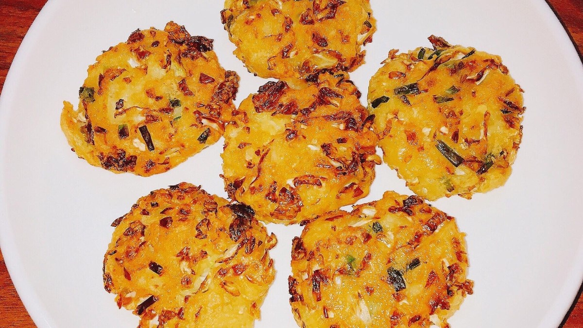 3 Ways to Make Delicious and Simple Vegetarian Tofu Patties at Home 16 Vegetarian tofu cake with cabbage