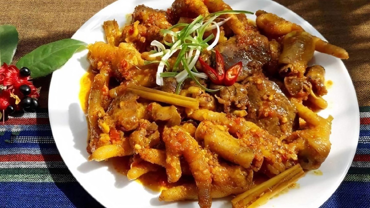 Spicy lemongrass chicken feet