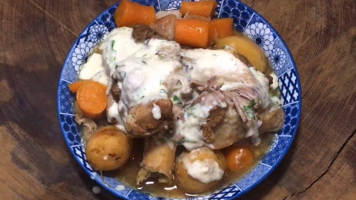 3 Ways to Make Delicious and Unusual Braised Pork Hocks in German, Italian, and Korean Styles 21 German-style braised veal in milk