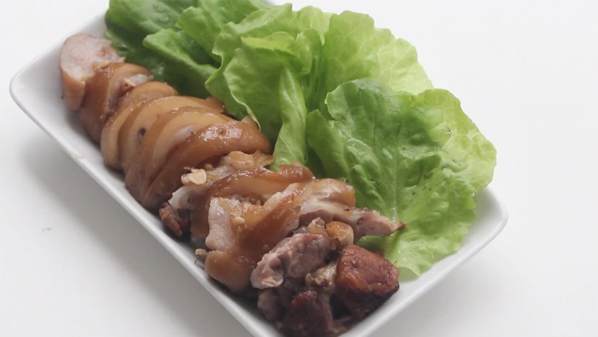 3 Ways to Make Delicious and Unusual Braised Pork Hocks in German, Italian, and Korean Styles 37 Korean herb braised pork knuckle