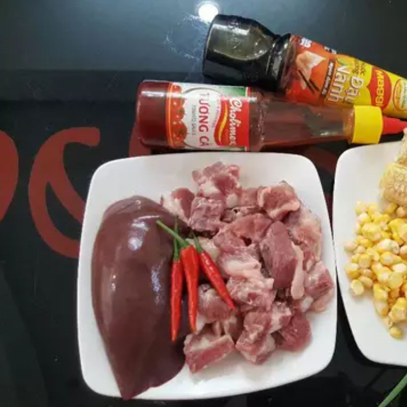 Step 1 Prepare ribs, bones, pig liver Corn rib porridge