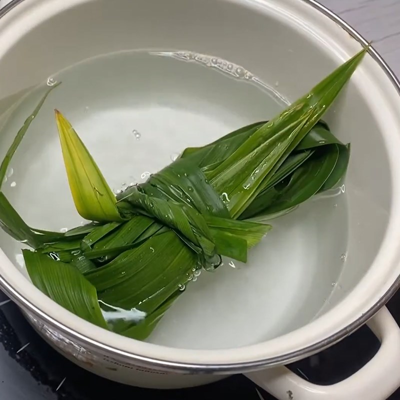 Step 4 Cook the sugar water Cheese Bạch Flan