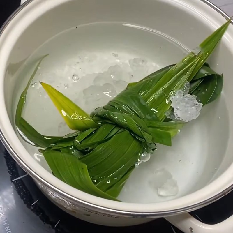 Step 4 Cook the sugar water Cheese Bạch Flan