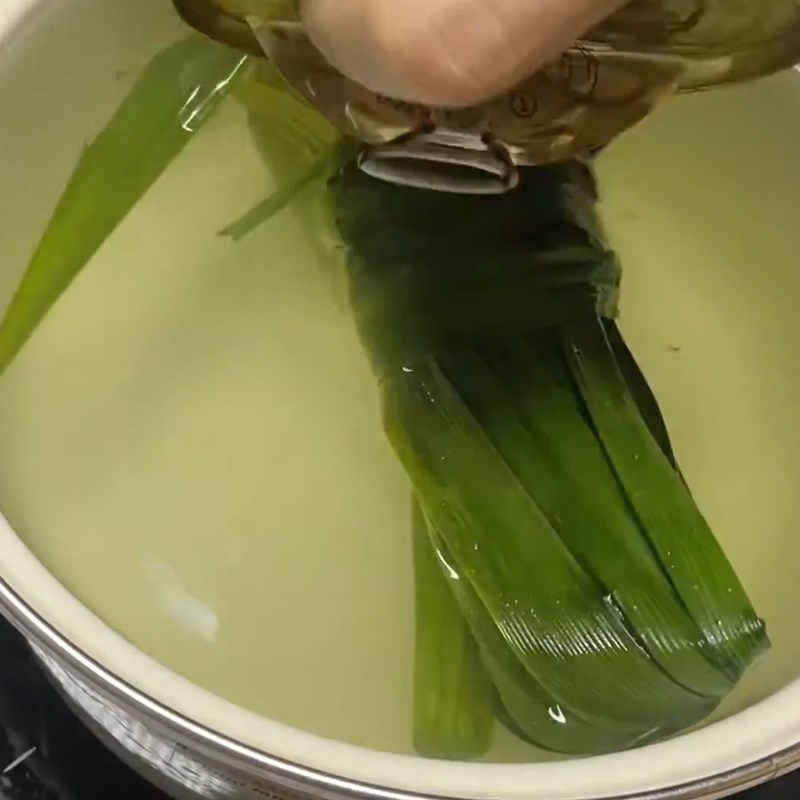 Step 4 Cook the sugar water Cheese Bạch Flan