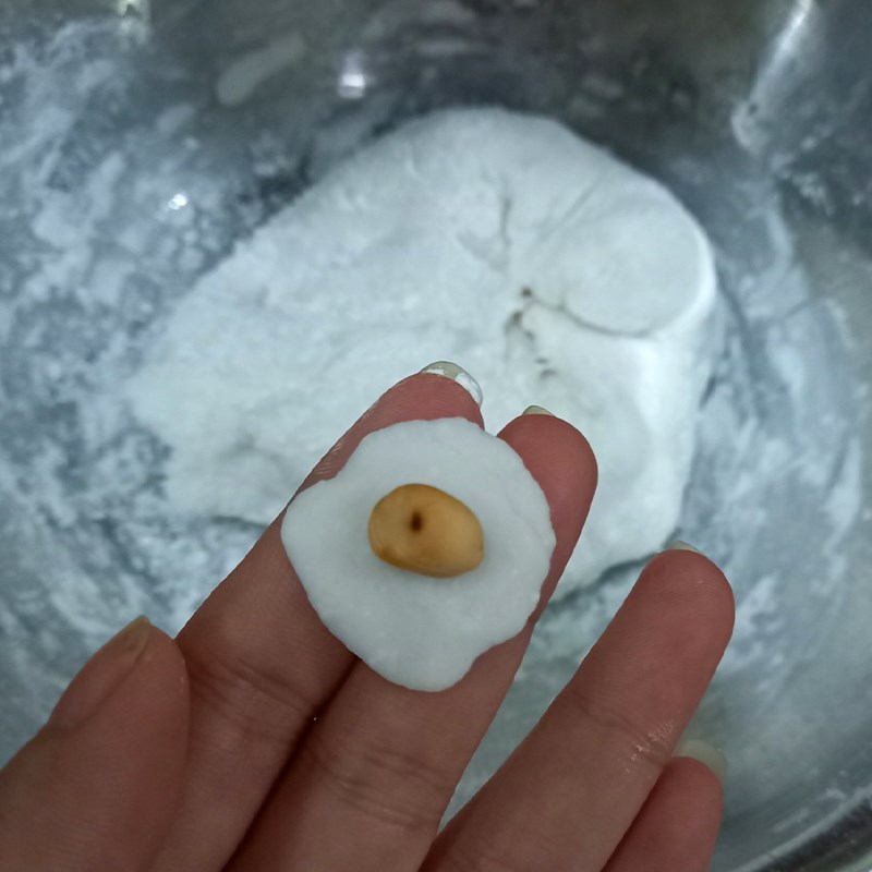 Step 2 Mix the dough and shape the tapioca balls How to make peanut (lạc) filled tapioca cake