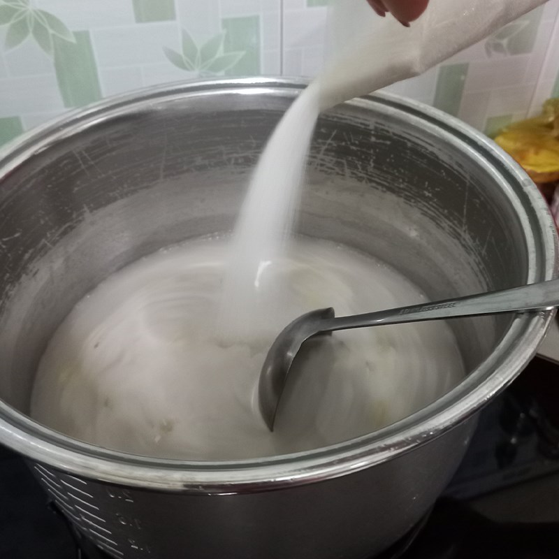 Step 3 Cooking sugar syrup How to make cassava cake with peanut filling