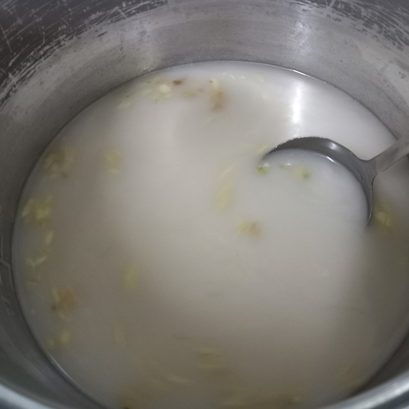 Step 3 Cooking sugar syrup How to make cassava cake with peanut filling