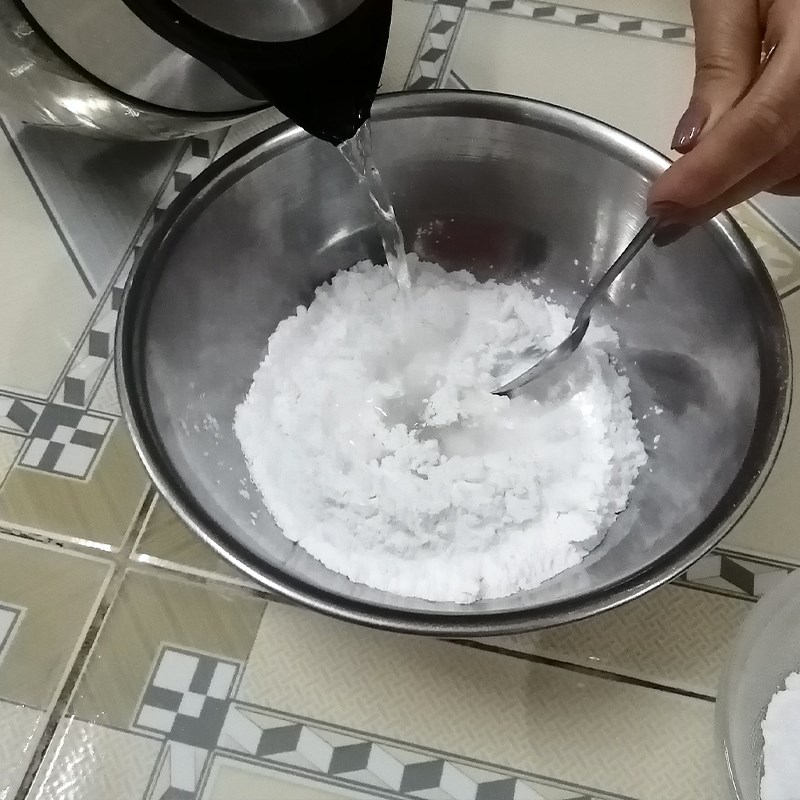 Step 2 Mix the dough and shape the tapioca balls How to make peanut (lạc) filled tapioca cake