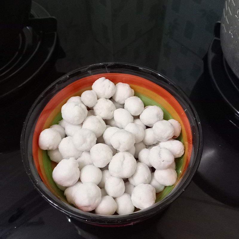 Step 2 Mix the dough and shape the tapioca balls How to make peanut (lạc) filled tapioca cake