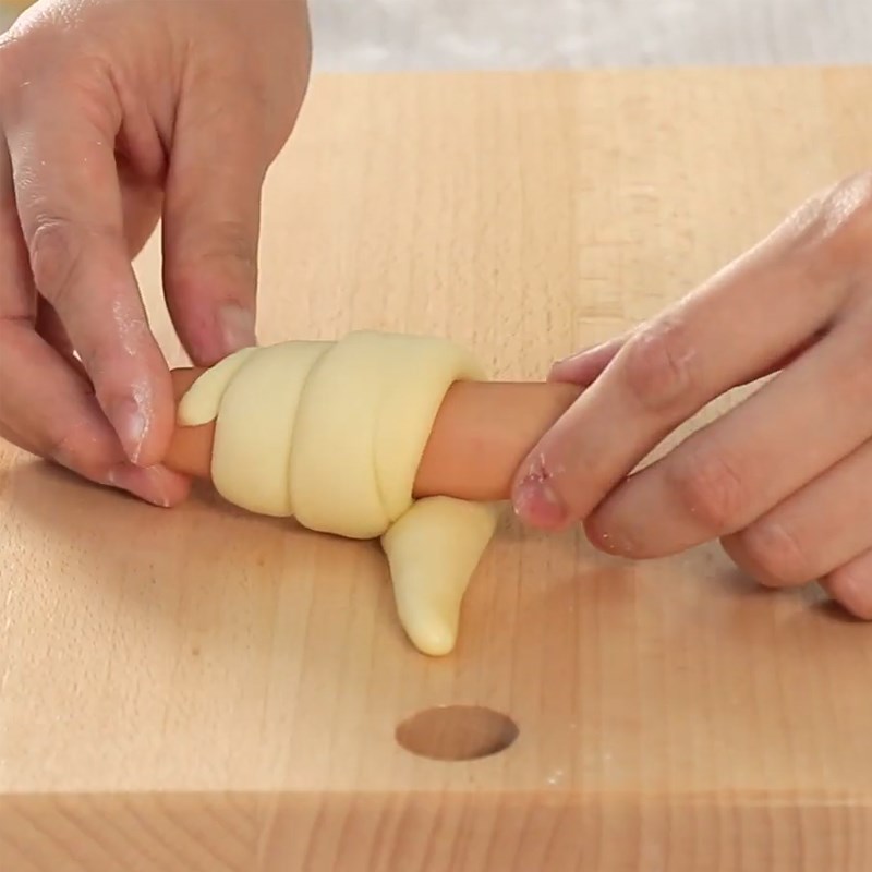 Step 4 Divide the dough and roll the Sausage Bread