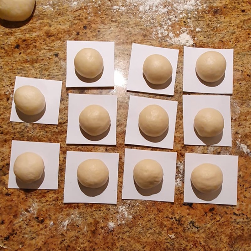 Step 2 Dough division and steaming Fried vegetarian buns (recipe shared by user)