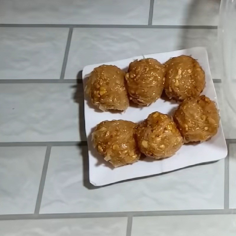 Step 5 Divide the dough and filling for coconut-filled cakes