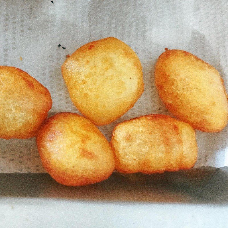 Step 4 Frying the dough Fried potato chips (recipe shared by a user)