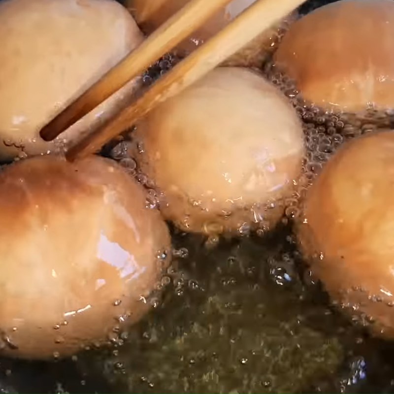 Step 4 Frying the dumplings Fried vegetarian dumpling