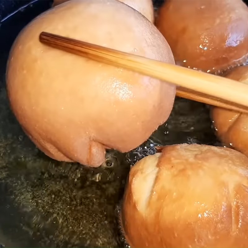 Step 4 Frying the vegetarian buns