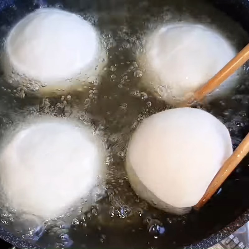 Step 4 Frying the dumplings Fried vegetarian dumpling