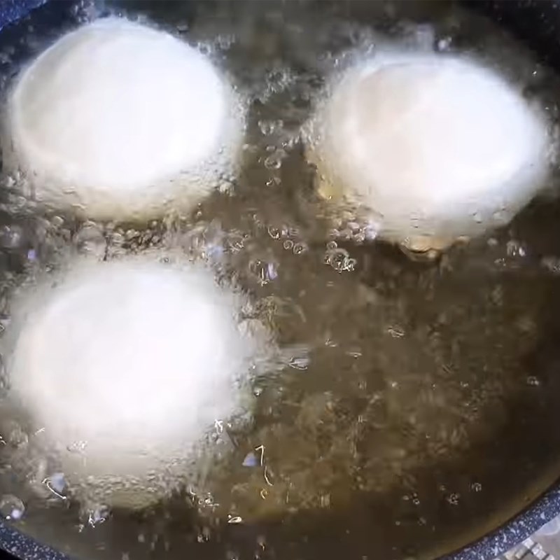 Step 4 Frying the dumplings Fried vegetarian dumpling