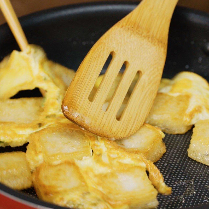 Step 5 Fry the dough Fried dough from leftover rice and flour