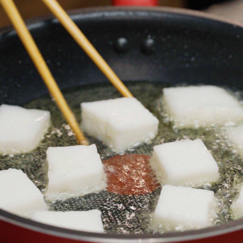 Step 5 Fry the dough Fried dough from leftover rice and flour