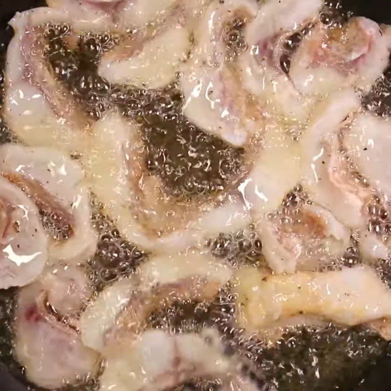 Step 4 Fry the fish for Fish noodle soup