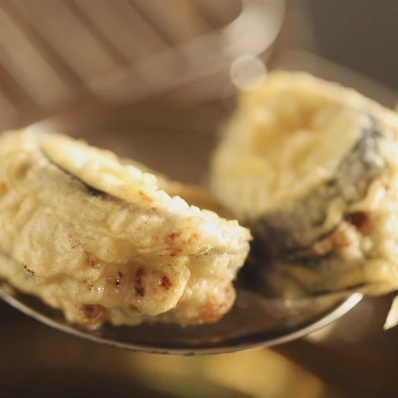 Step 5 Fry the stuffed eggplant Stuffed eggplant deep-fried with spicy sauce