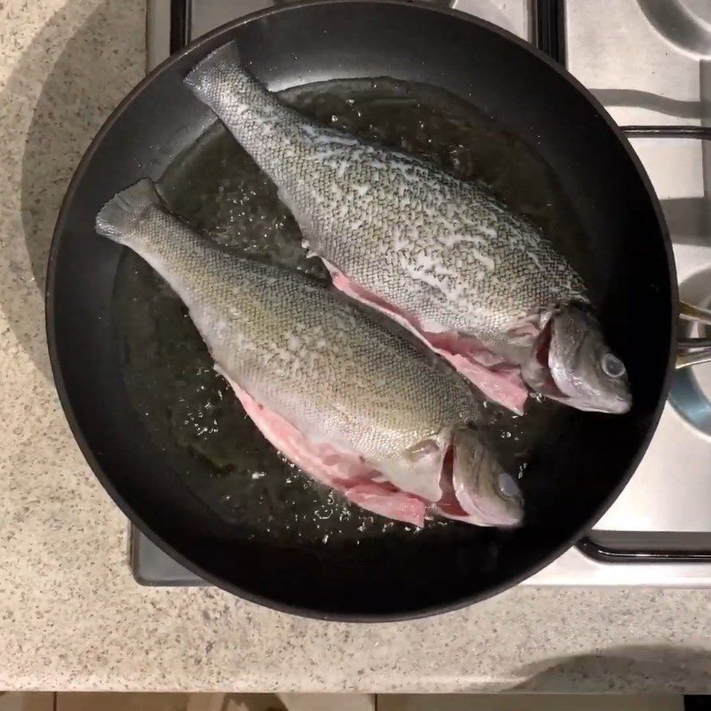 Step 3 Fry the fish Striped bass (barramundi) with sour pickles