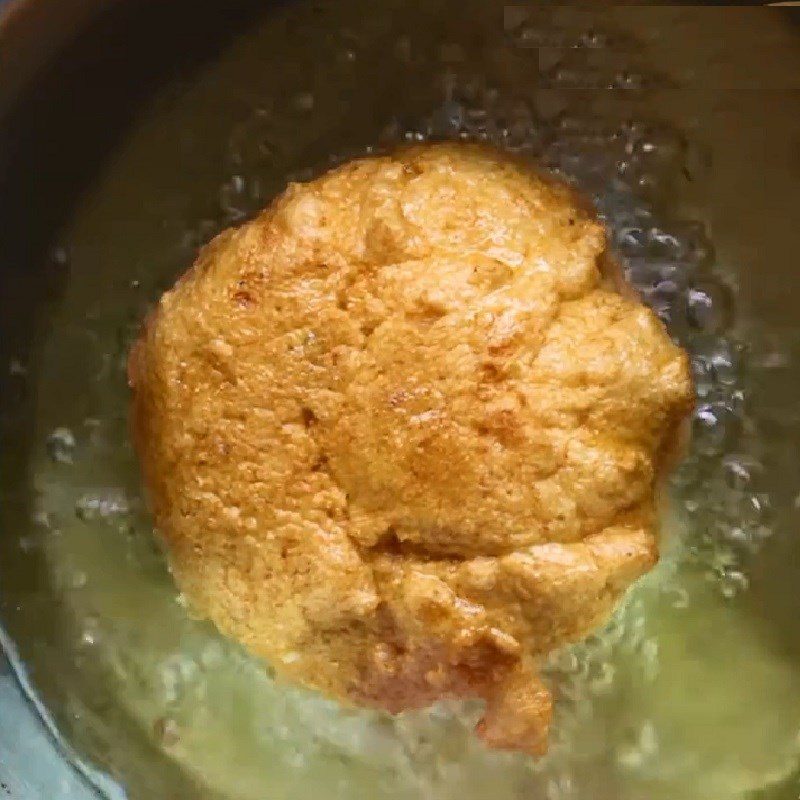 Step 3 Frying fish cake Salted egg fish cake