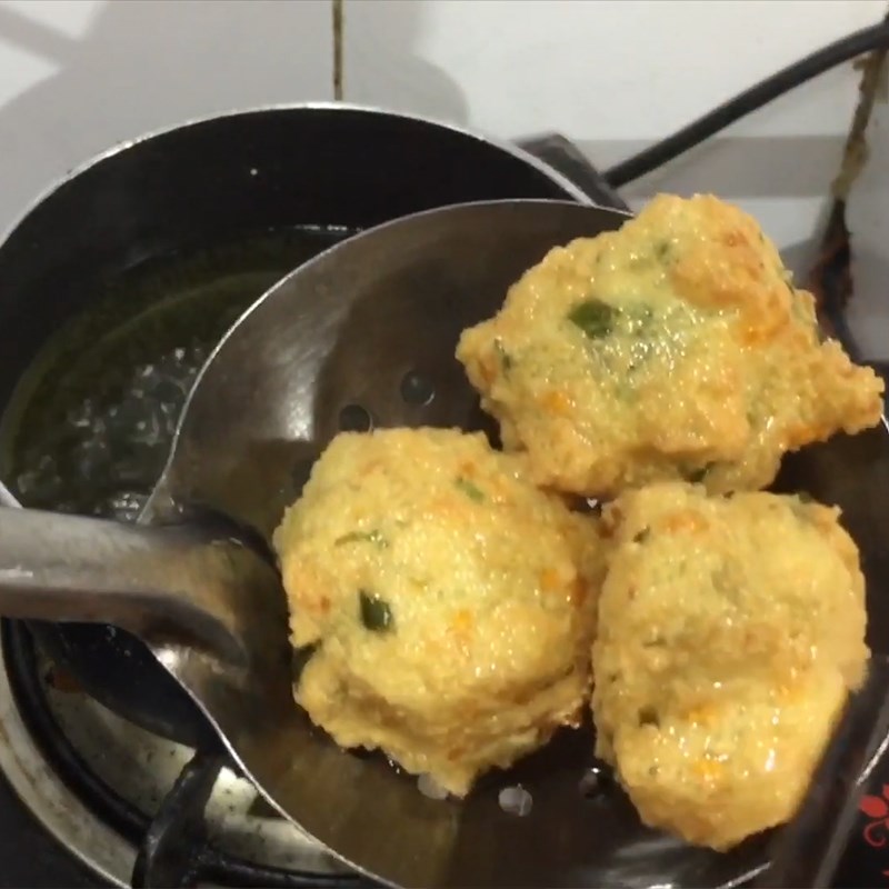 Step 4 Fry tofu cakes Vegetarian tofu cakes