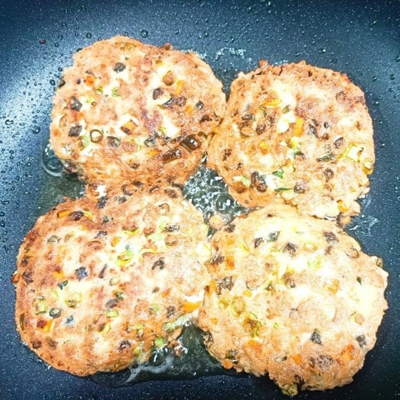 Step 4 Frying the vegetarian tofu cake Vegetarian tofu cake with vegetables