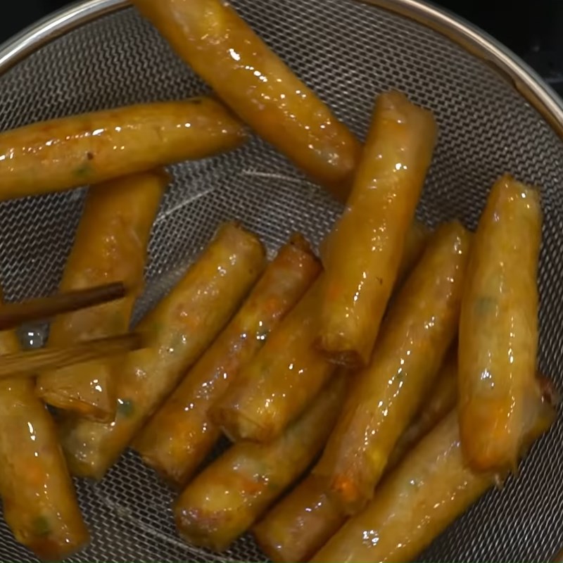 Step 6 Frying spring rolls with lotus seeds