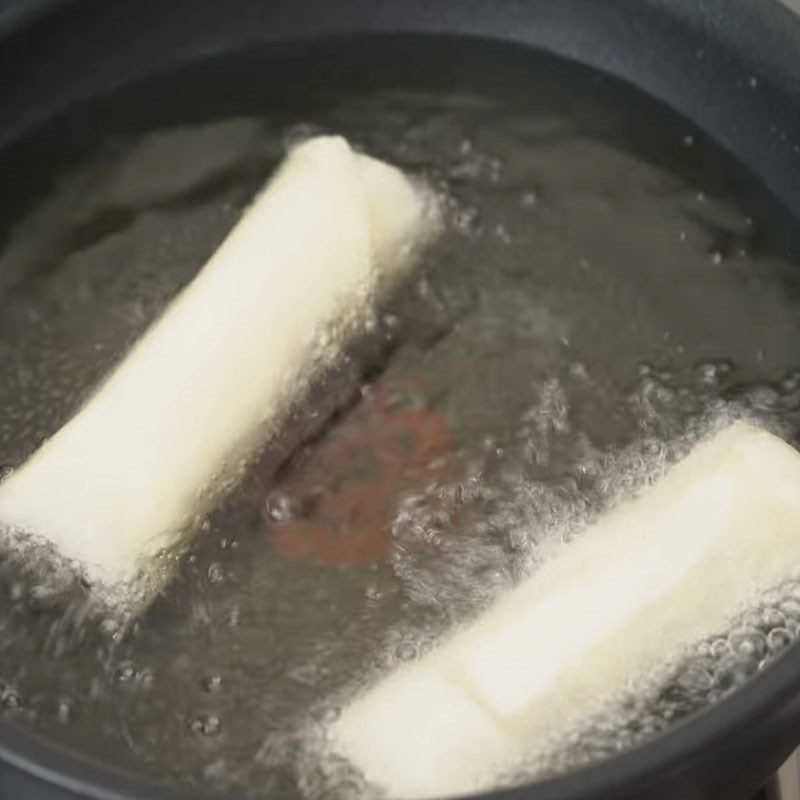 Step 8 Frying spring rolls Beef and mushroom spring rolls