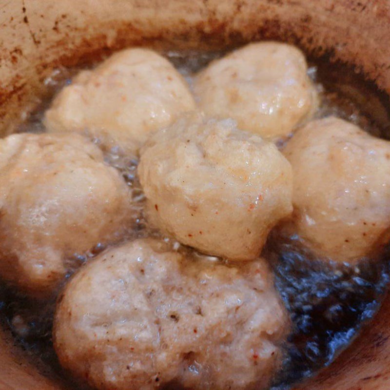 Step 3 Fry shrimp and chicken meatloaf for fried shrimp and chicken meatloaf