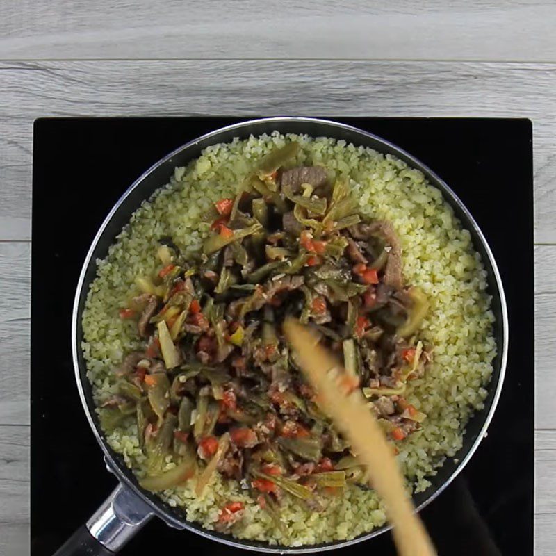 Step 5 Frying rice Fried rice with beef and pickled mustard greens