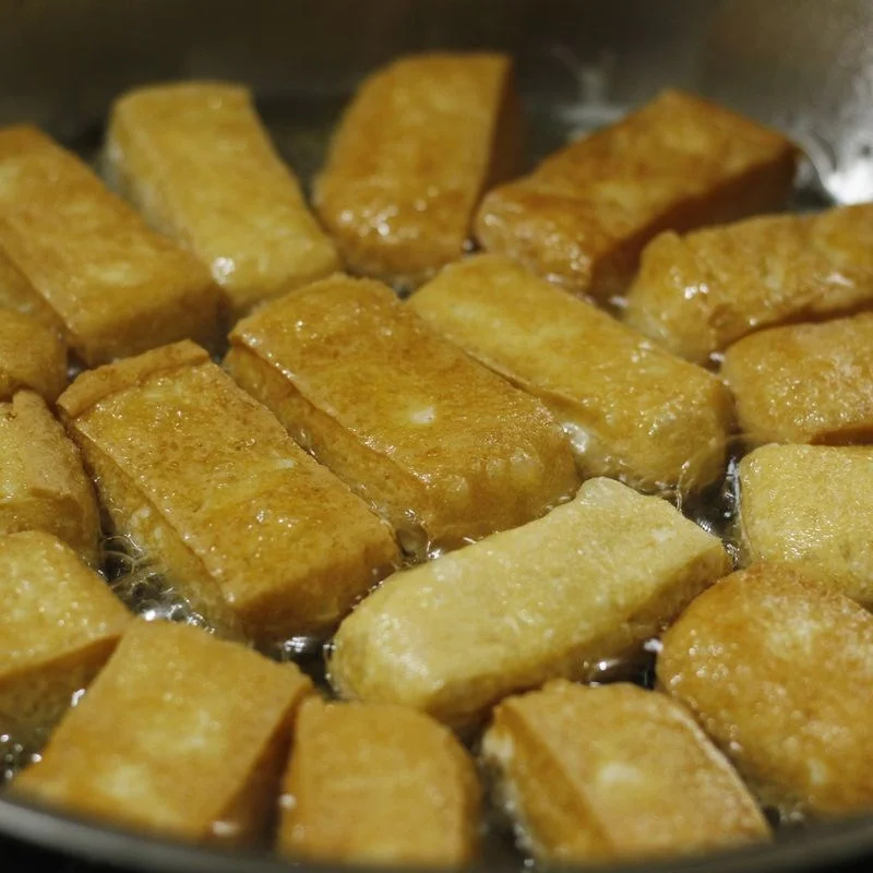 Step 5 Fry the tofu Salted egg tofu porridge