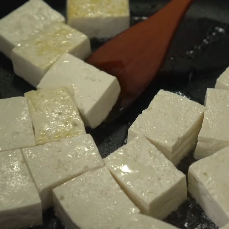 Step 3 Fry the tofu Fried tofu with eggs
